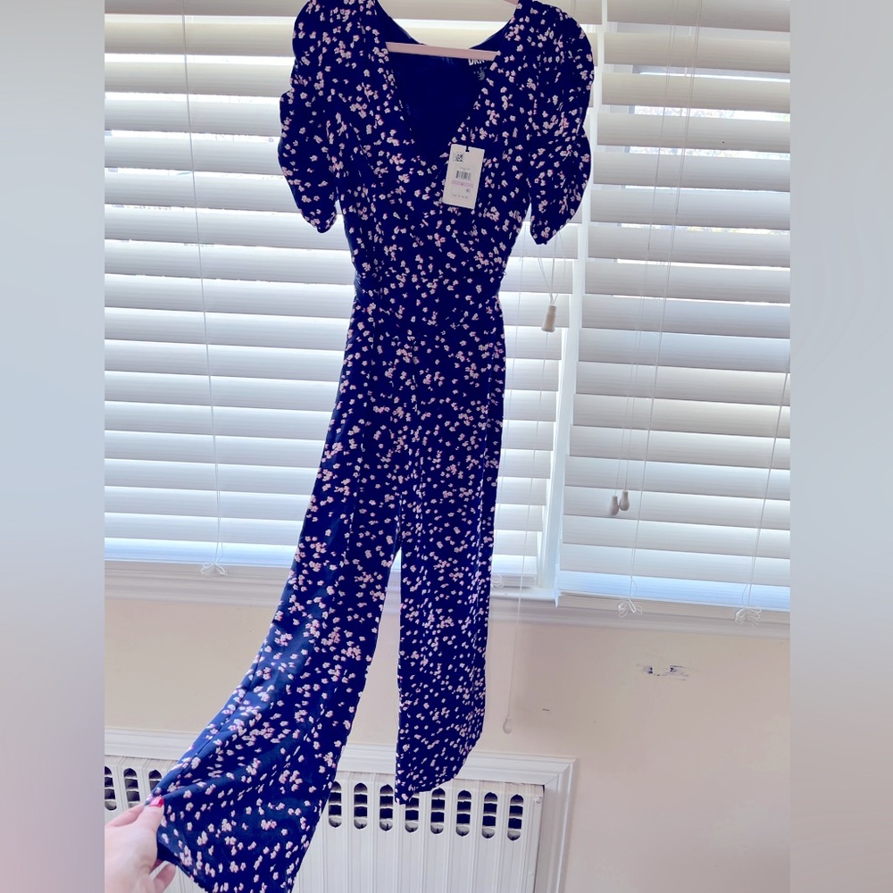 DKNY NWT Size 6 Navy Blue Spring Jumpsuit